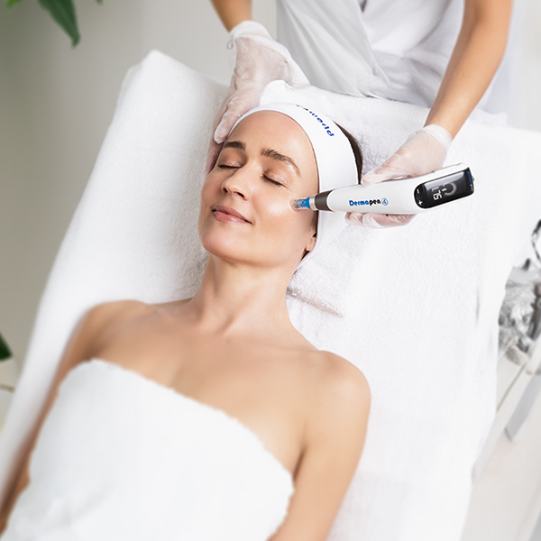 Dermapen pentru rejuvenare facială și regenerare celulară